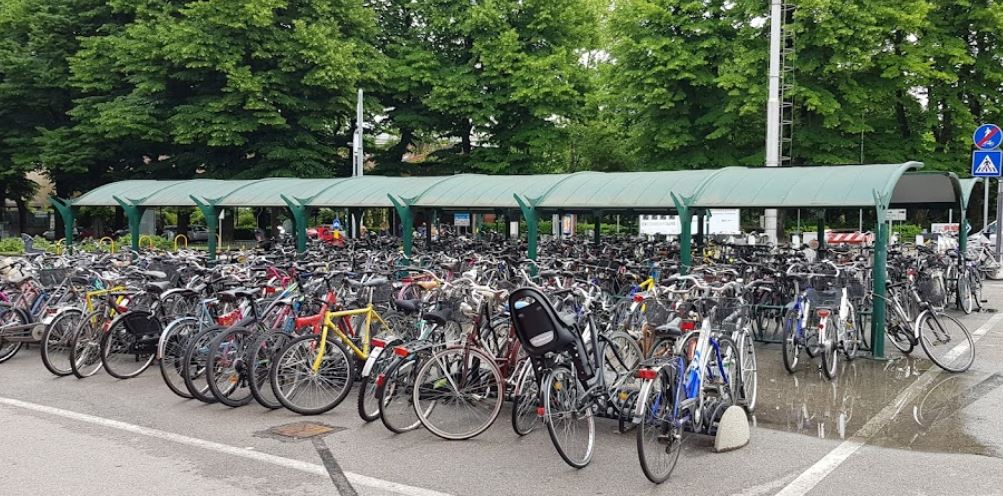 PORDENONE: SGOMBERO BICICLETTE NELL'AREA DELLA STAZIONE PER CONSENTIRE I LAVORI 